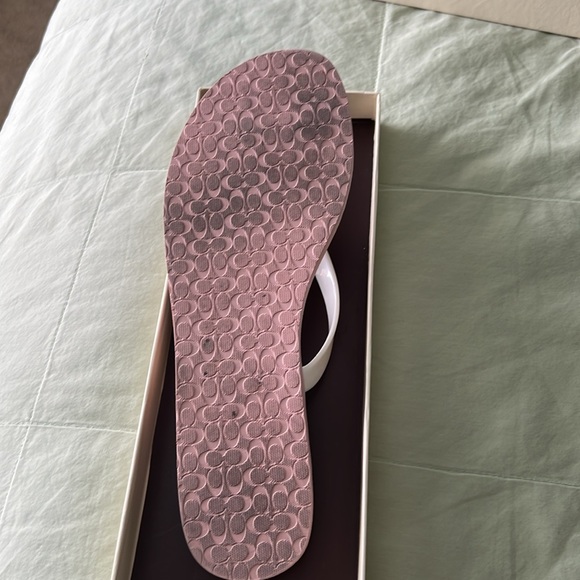 Coach pink and white sandals used but in great condition - Picture 3 of 4